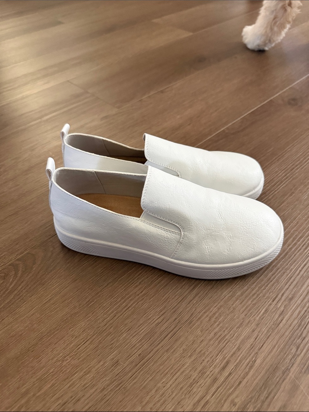 Women’s White nursing shoe